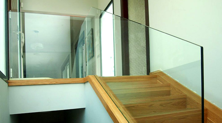 02-Escaleras-de-cristal-en-Cáceres